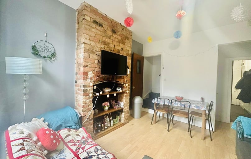 Midland Avenue, Lenton, Nottingham - Image 1